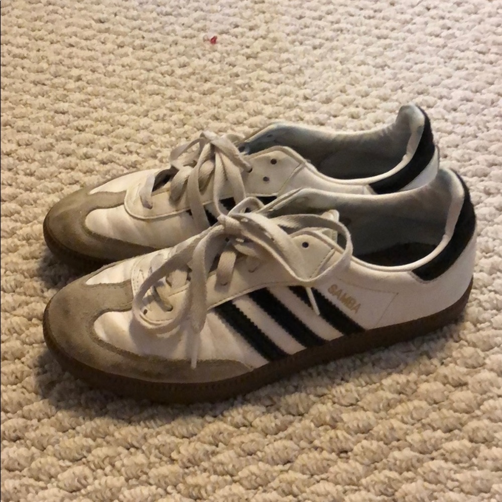 adidas samba barely worn. size 6 male 7.5 female